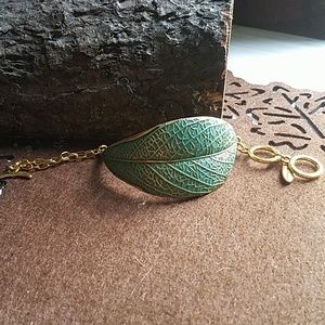 Leaf look alike bracelet